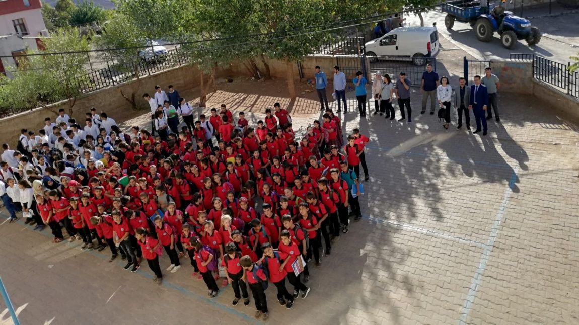 Yeniaslanbaşar İmam Hatip Ortaokulu Fotoğrafı